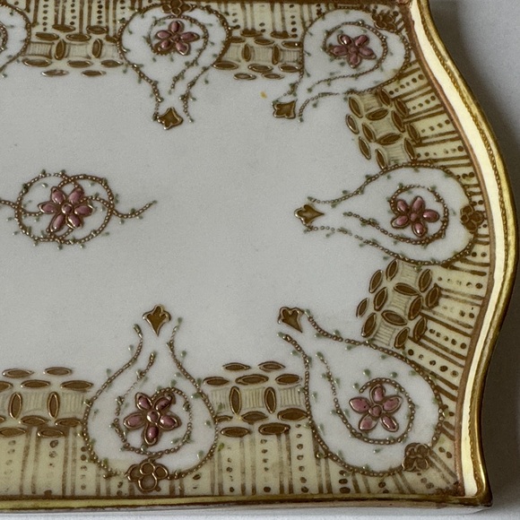 Vintage bundle of Elegant Floral Ceramic Tray, dishes, vintage pictures - Picture 4 of 14